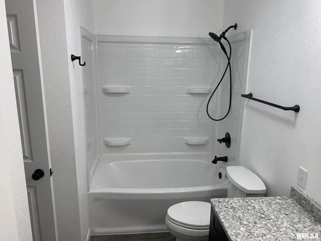 $290,000 | 142 Lakeland Drive, Galesburg, IL 61401