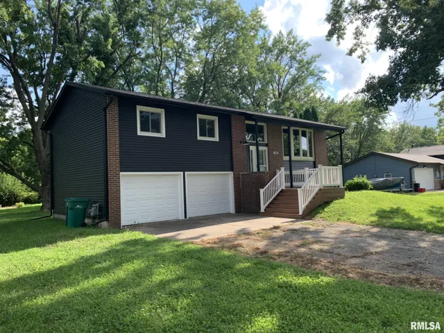 $290,000 | 142 Lakeland Drive, Galesburg, IL 61401