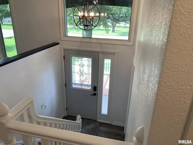 $290,000 | 142 Lakeland Drive, Galesburg, IL 61401