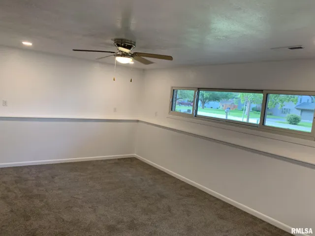 $290,000 | 142 Lakeland Drive, Galesburg, IL 61401