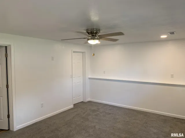 $290,000 | 142 Lakeland Drive, Galesburg, IL 61401