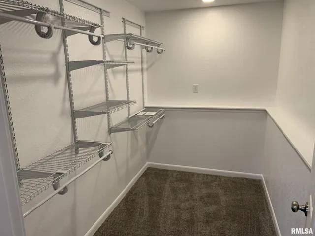 $290,000 | 142 Lakeland Drive, Galesburg, IL 61401