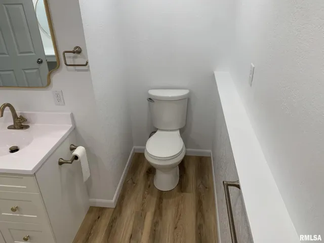 $290,000 | 142 Lakeland Drive, Galesburg, IL 61401