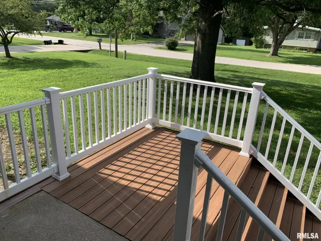 $290,000 | 142 Lakeland Drive, Galesburg, IL 61401