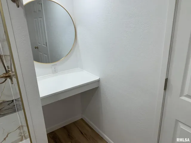 $290,000 | 142 Lakeland Drive, Galesburg, IL 61401