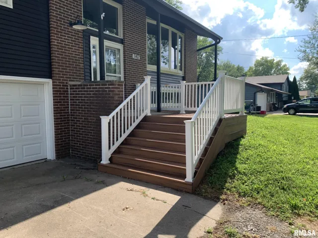 $290,000 | 142 Lakeland Drive, Galesburg, IL 61401