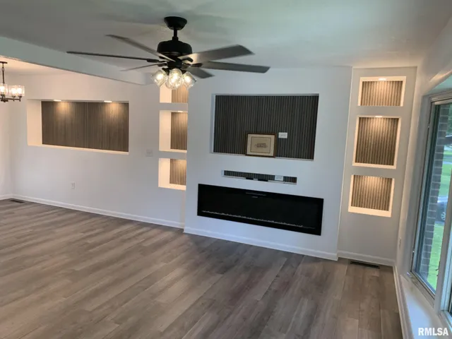 $290,000 | 142 Lakeland Drive, Galesburg, IL 61401