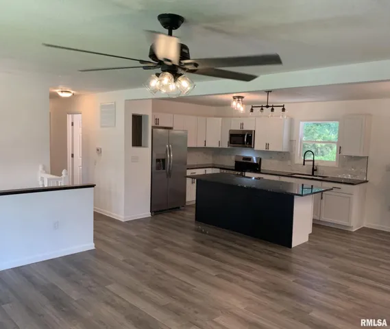 $290,000 | 142 Lakeland Drive, Galesburg, IL 61401