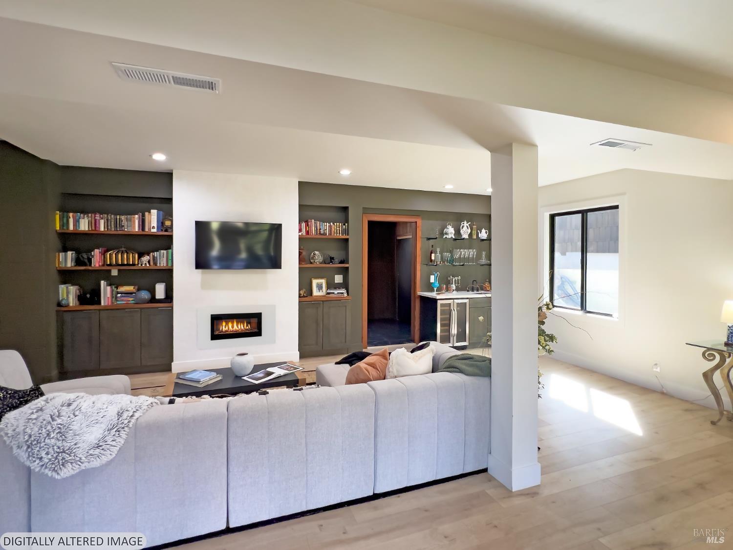 16620 Guernewood Road Guerneville, CA 95446 - Photo 38 of 68 Lower room with bedroom, laundry, bath and wet bar.