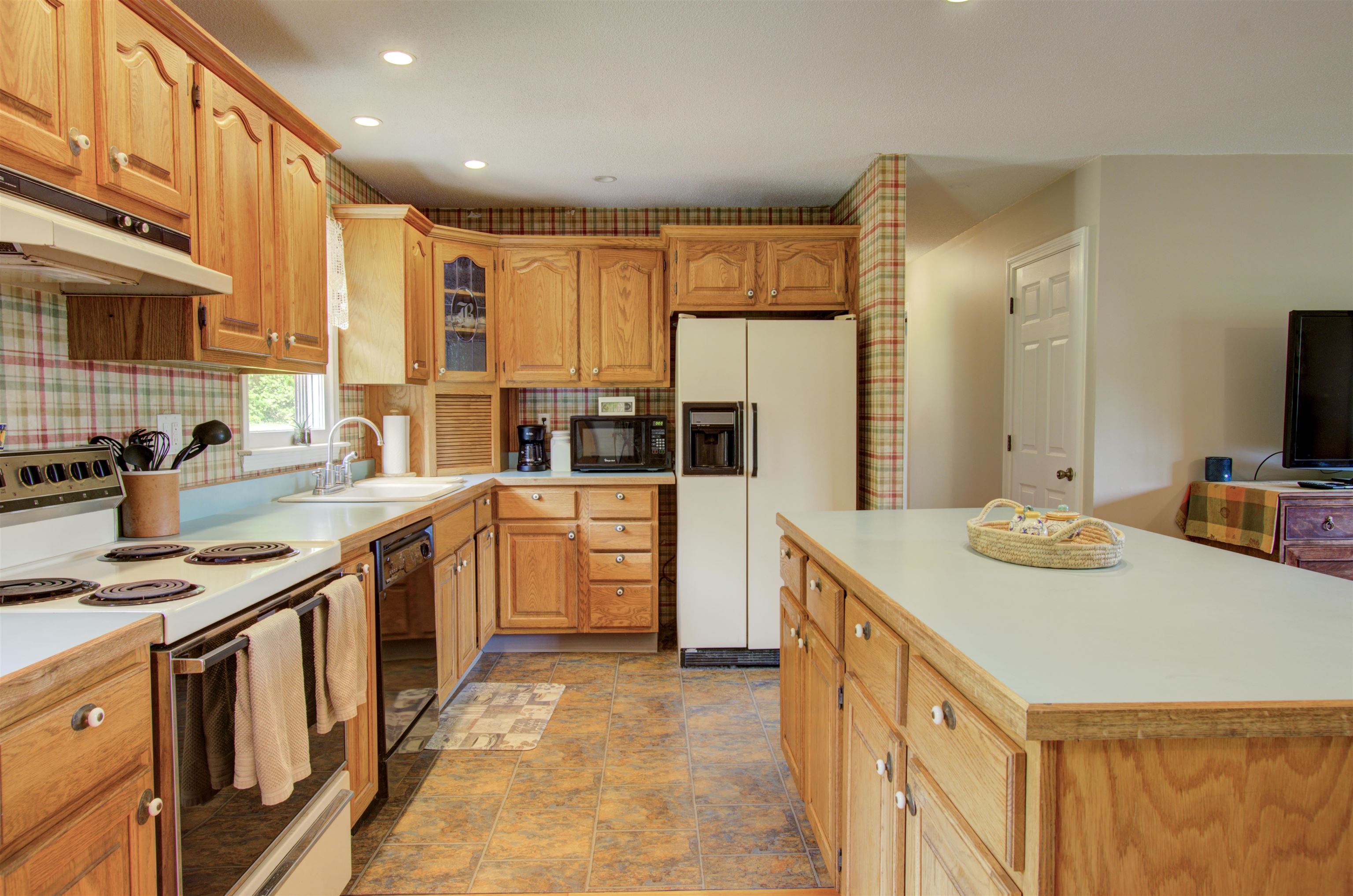 84 Spring Road Tunbridge, VT 05077 - Photo 15 of 23