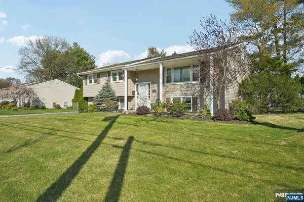 $970,000 | 676 Rutgers Place, Paramus, NJ 07652
