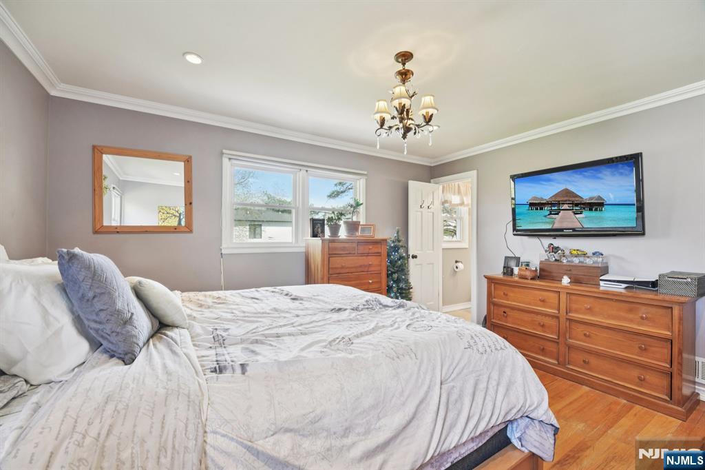 676 Rutgers Place Paramus, NJ 07652 - Photo 14 of 34