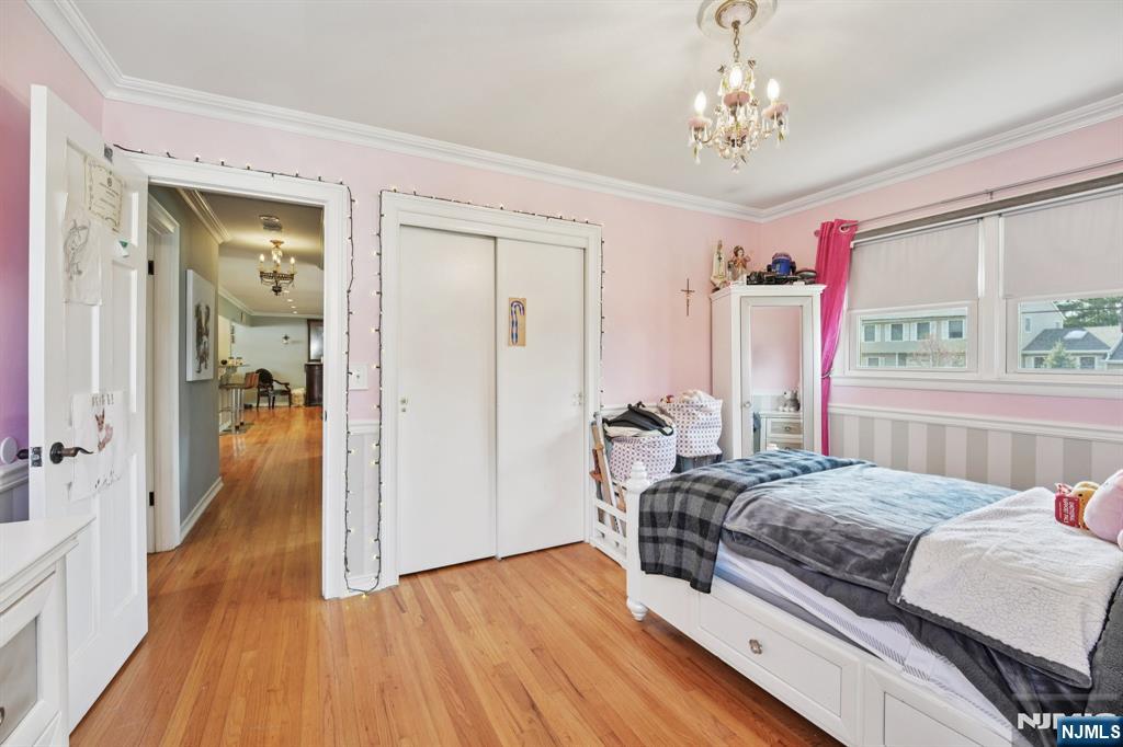 676 Rutgers Place Paramus, NJ 07652 - Photo 16 of 34