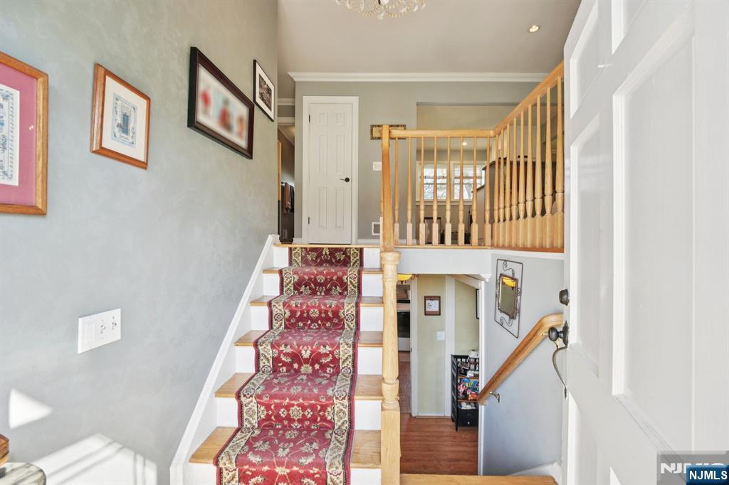 676 Rutgers Place Paramus, NJ 07652 - Photo 19 of 34