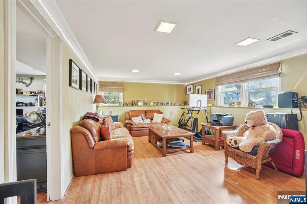 676 Rutgers Place Paramus, NJ 07652 - Photo 20 of 34