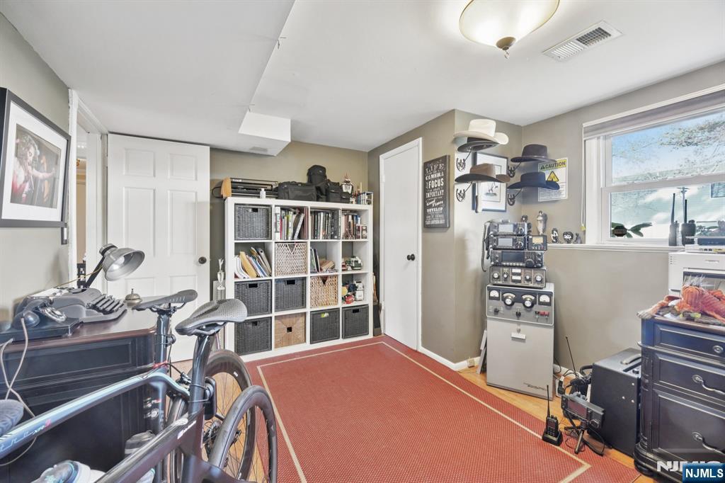 676 Rutgers Place Paramus, NJ 07652 - Photo 25 of 34