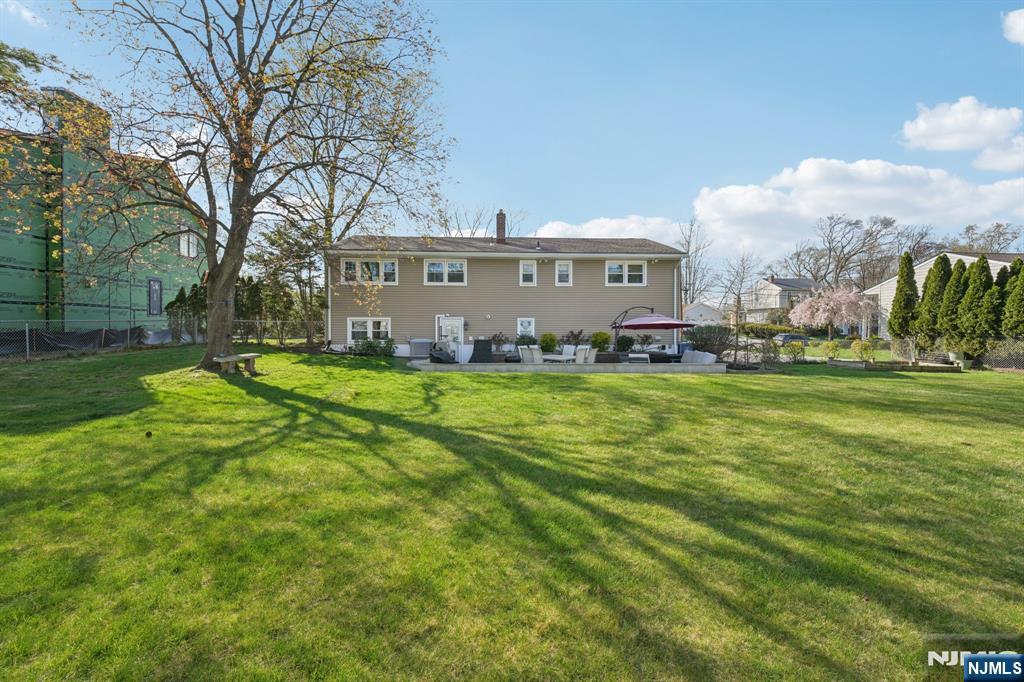 676 Rutgers Place Paramus, NJ 07652 - Photo 29 of 34