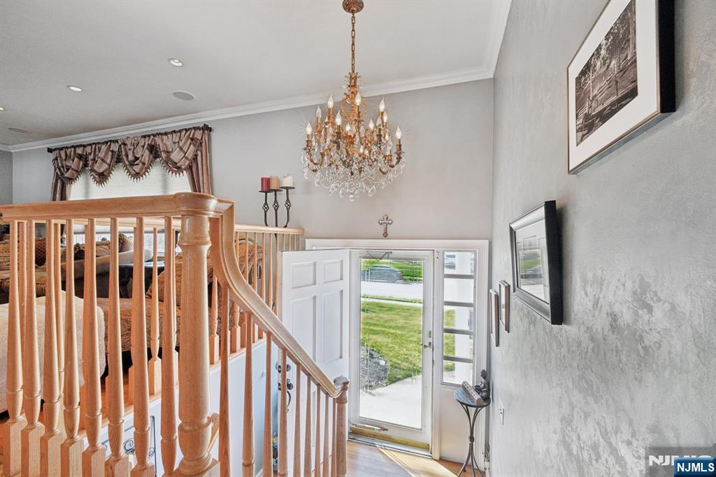 676 Rutgers Place Paramus, NJ 07652 - Photo 3 of 34