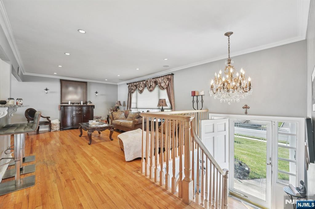 676 Rutgers Place Paramus, NJ 07652 - Photo 4 of 34