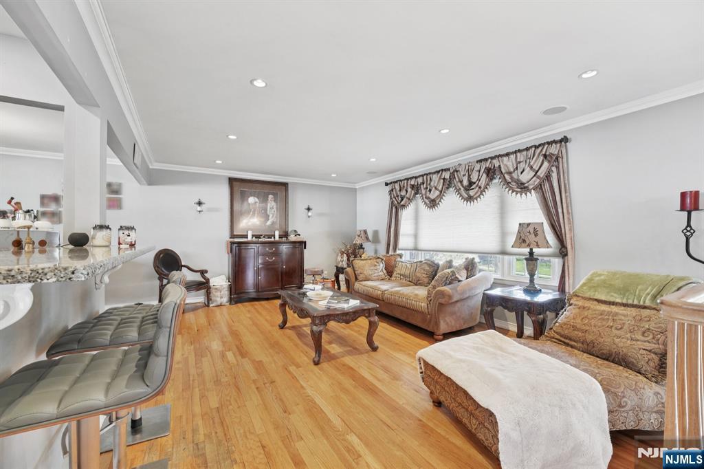 676 Rutgers Place Paramus, NJ 07652 - Photo 5 of 34