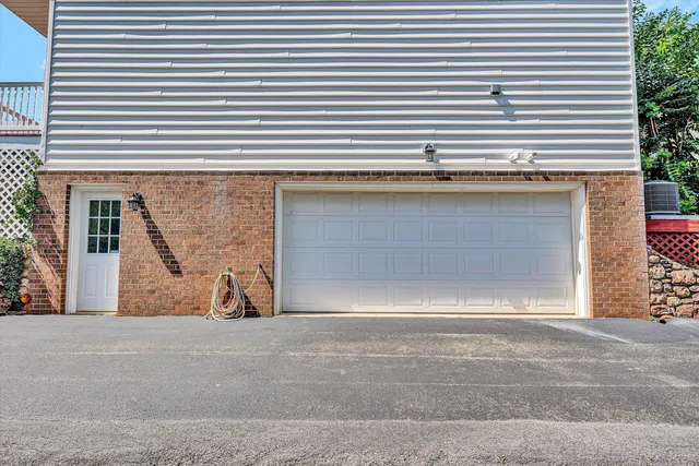 $799,000 | 5975 Landview Drive, Roanoke, VA 24018