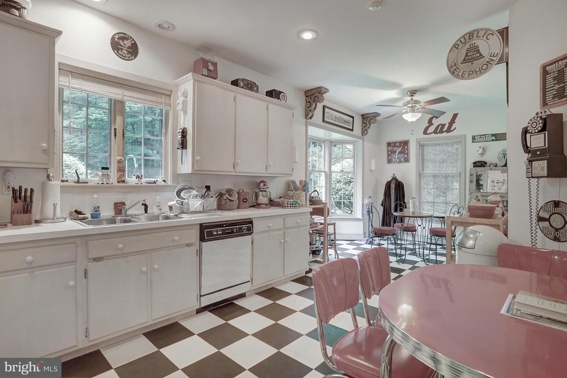 1281 Meadowbrook Road Lancaster, PA 17603 - Photo 20 of 41 Gallery Image 20