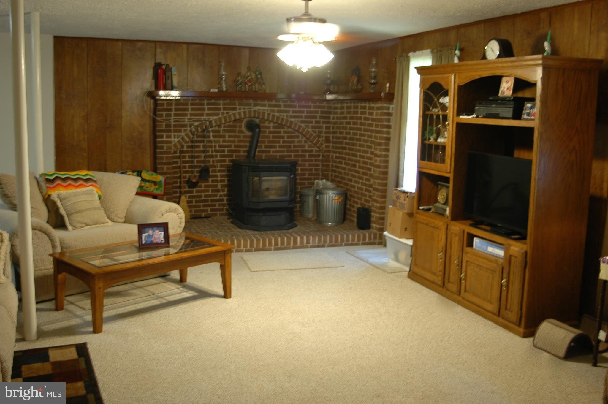 422 Harris Hollow Road Washington, VA 22747 - Photo 13 of 16 Family Room