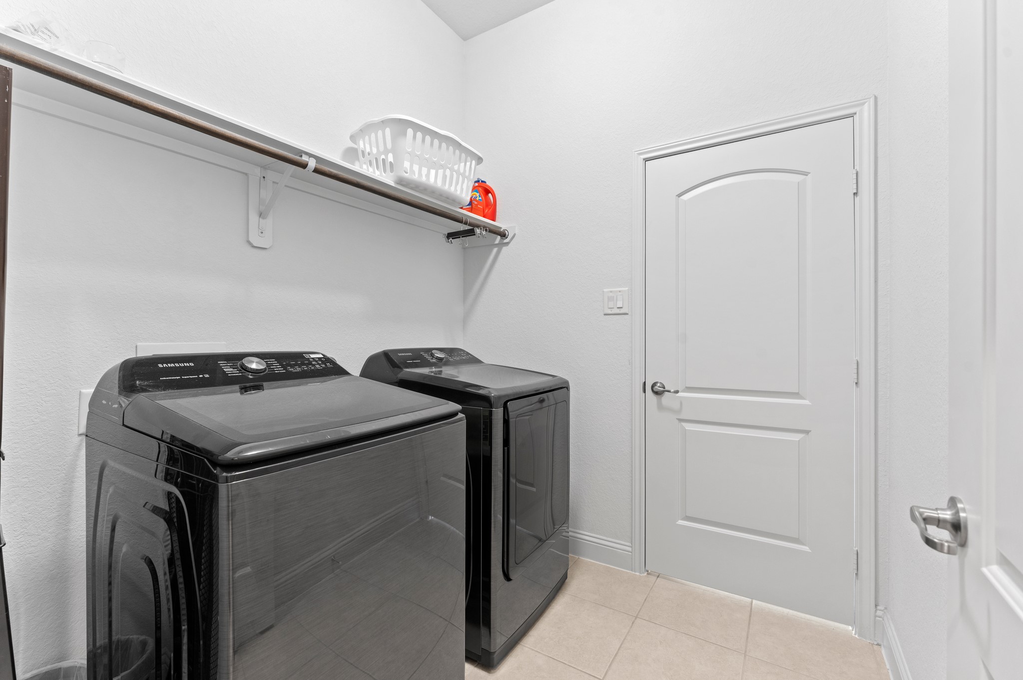 39 Tioga Place Tomball, TX 77375 - Photo 12 of 50 a utility room with dryer and washer