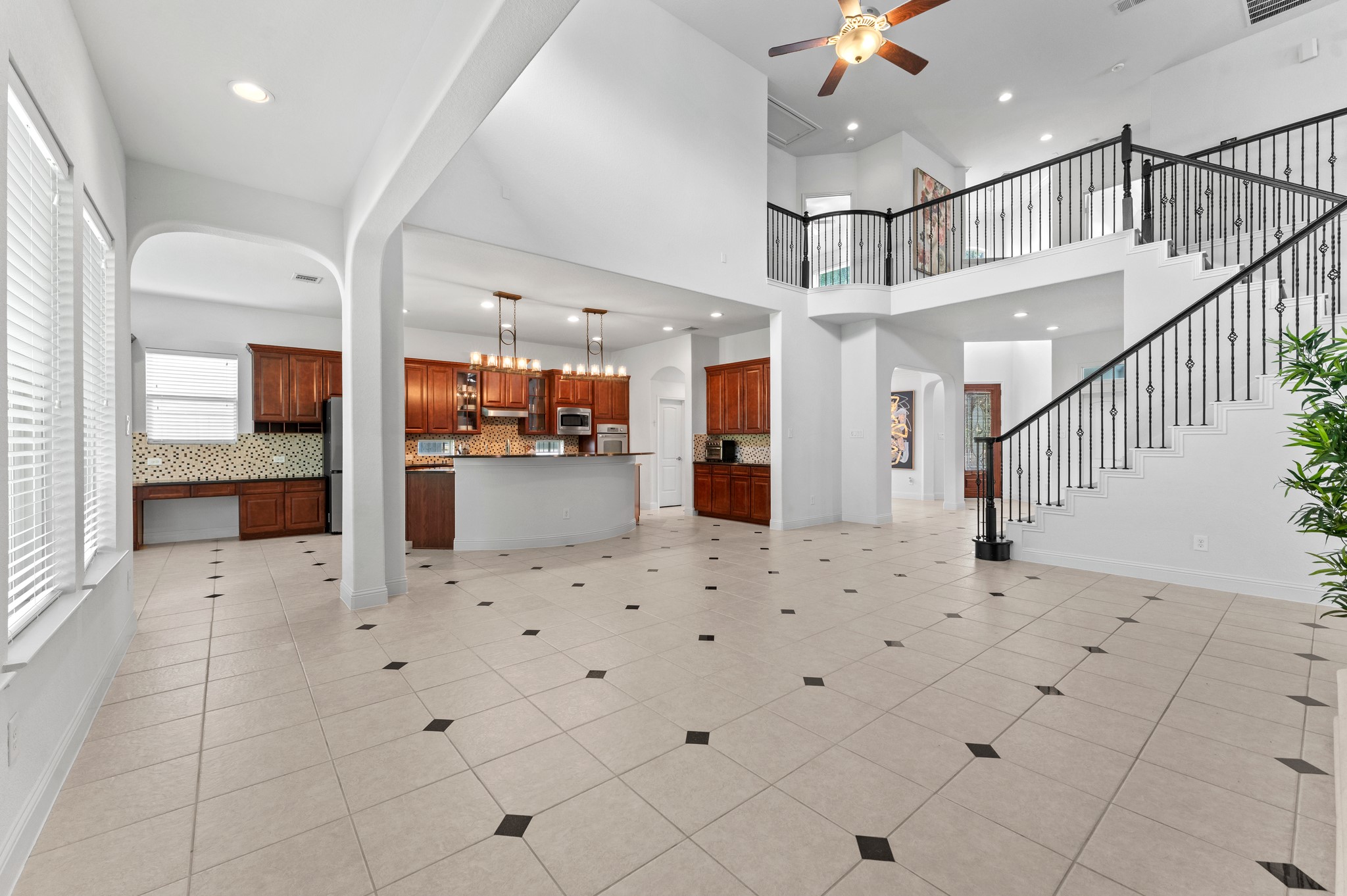 39 Tioga Place Tomball, TX 77375 - Photo 16 of 50 a view of entryway with kitchen and dining area
