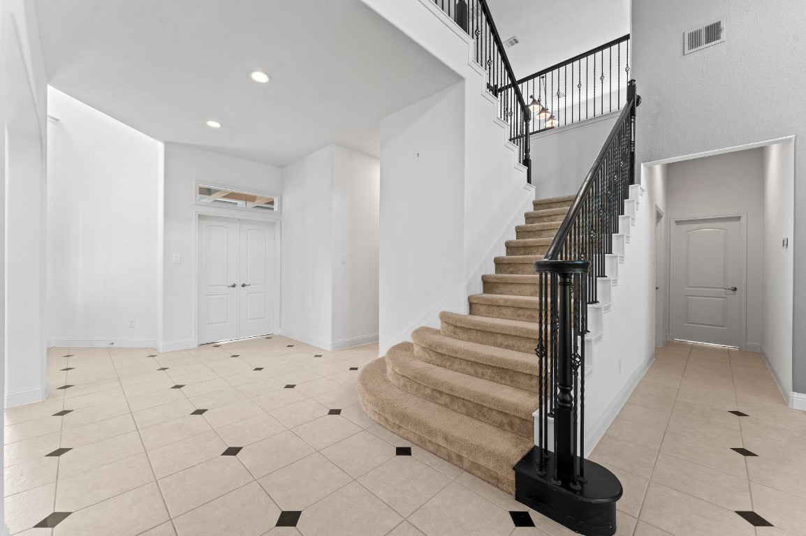 39 Tioga Place Tomball, TX 77375 - Photo 28 of 50 Stairs, to the left is the study/office entrance; guess bedroom to the right .