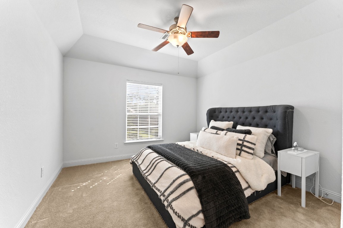 39 Tioga Place Tomball, TX 77375 - Photo 29 of 50 3rd bedroom 2nd floor