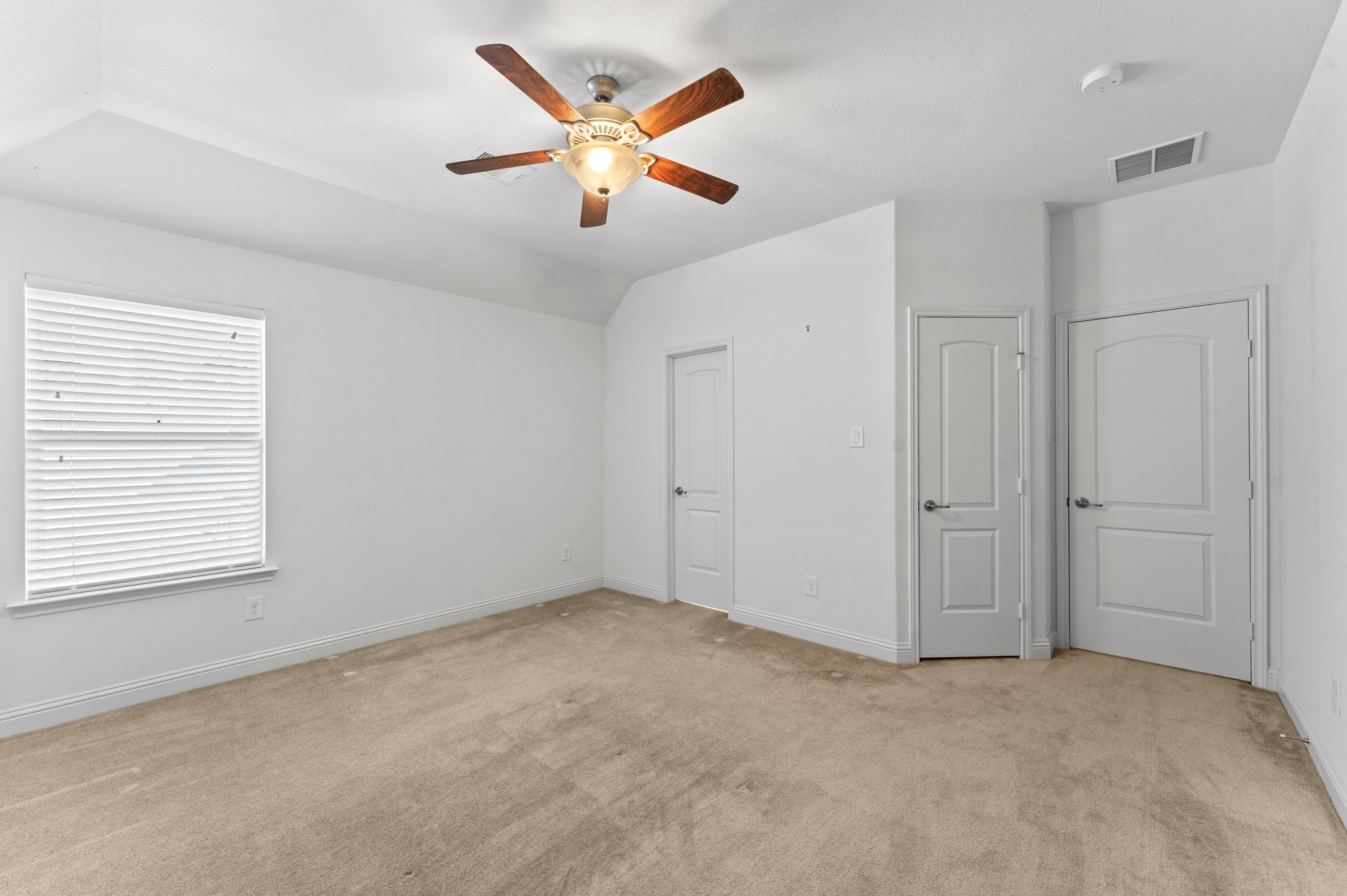 39 Tioga Place Tomball, TX 77375 - Photo 35 of 50 an empty room with a window and a ceiling fan