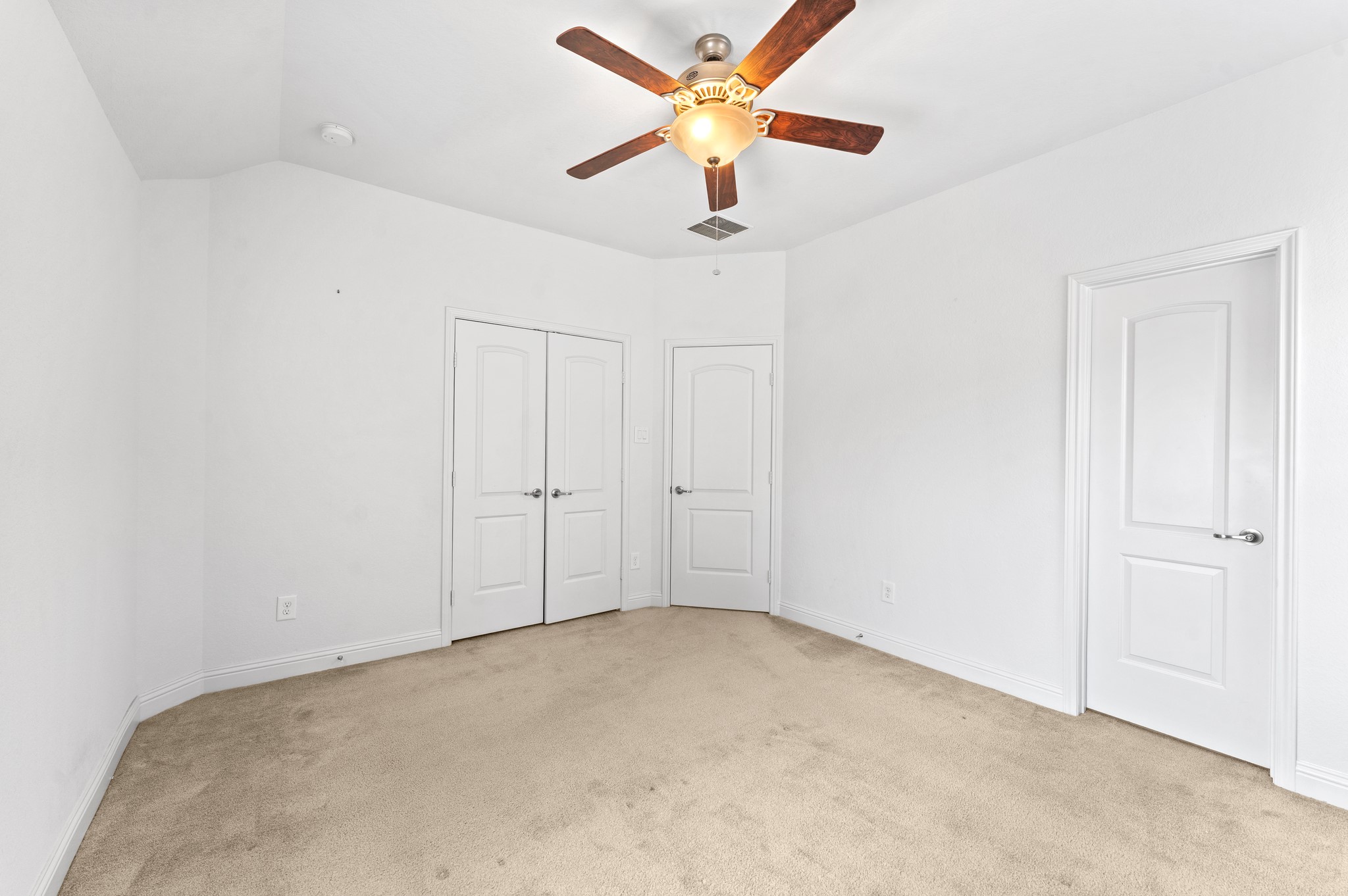 39 Tioga Place Tomball, TX 77375 - Photo 39 of 50 an empty room with a window and a fan