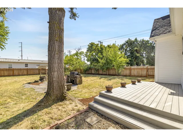 a house view with a outdoor space
