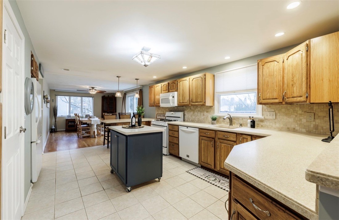 888 Copper Kettle Road Webster, NY 14580 - Photo 12 of 42