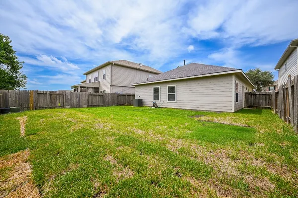 a view of house with a big yard