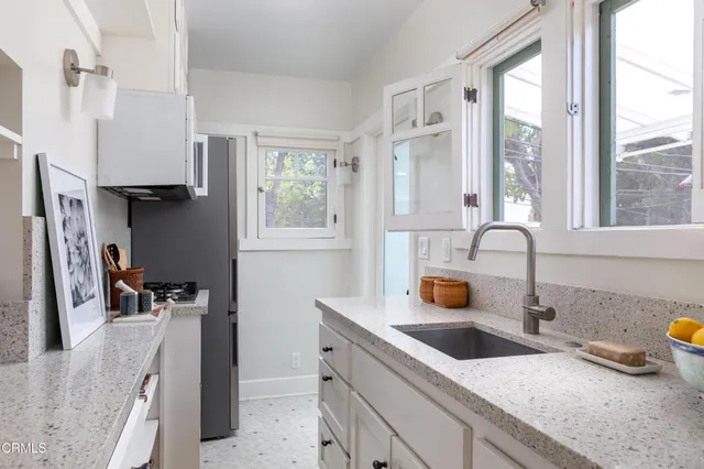 $575,000 | 100 Palmetto Drive, Unit 6, Pasadena, CA 91105