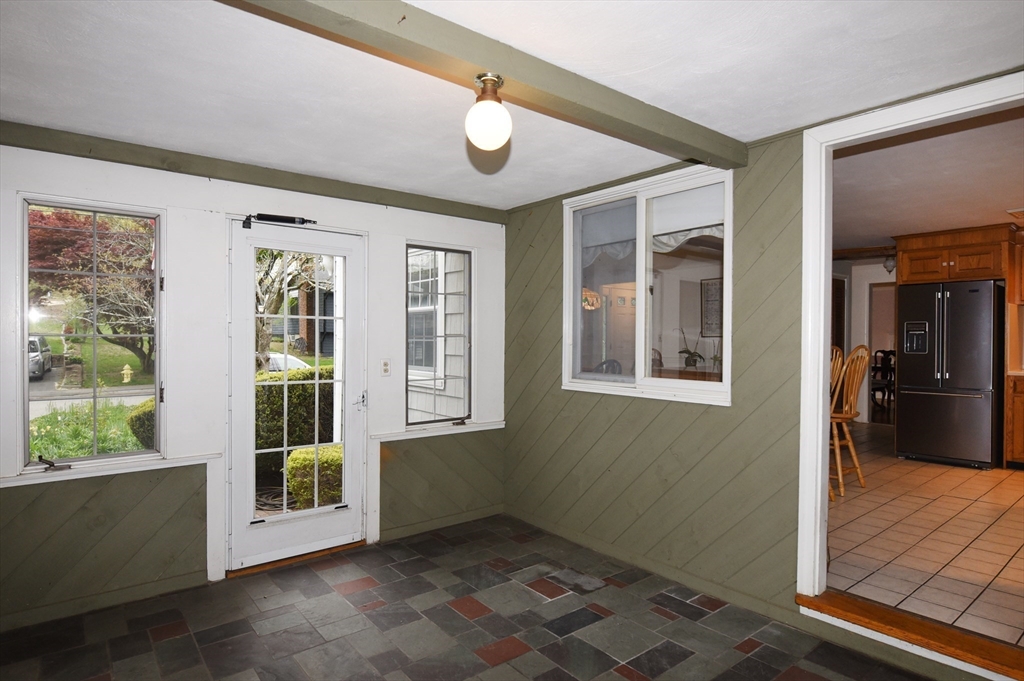 99 Louise Road Braintree, MA 02184 - Photo 5 of 39