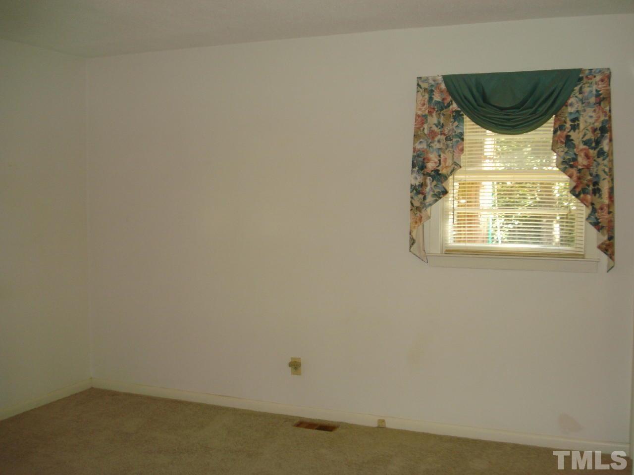2635 Federal Road Benson, NC 27504 - Photo 8 of 22 Gallery Image 8