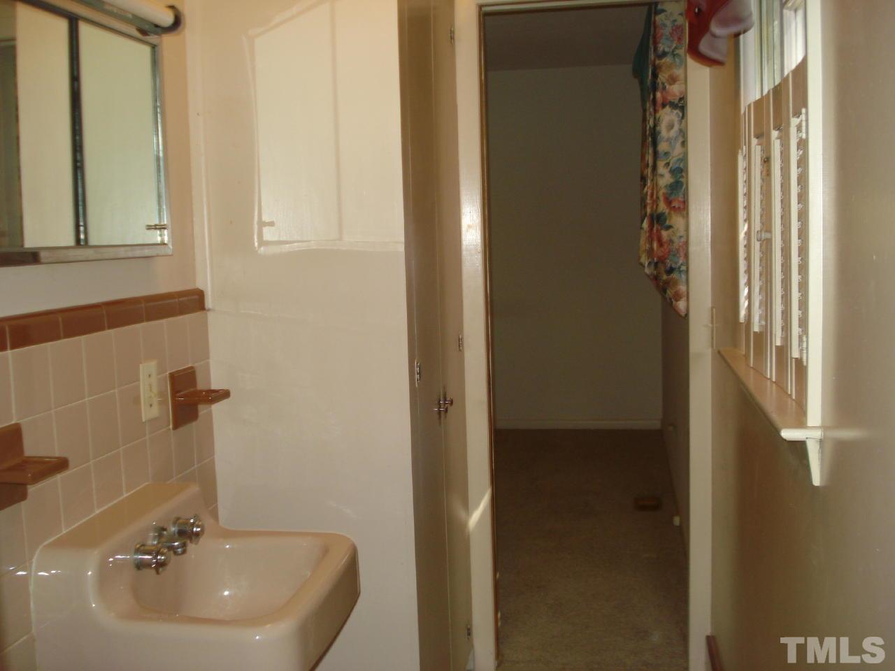2635 Federal Road Benson, NC 27504 - Photo 9 of 22 Gallery Image 9