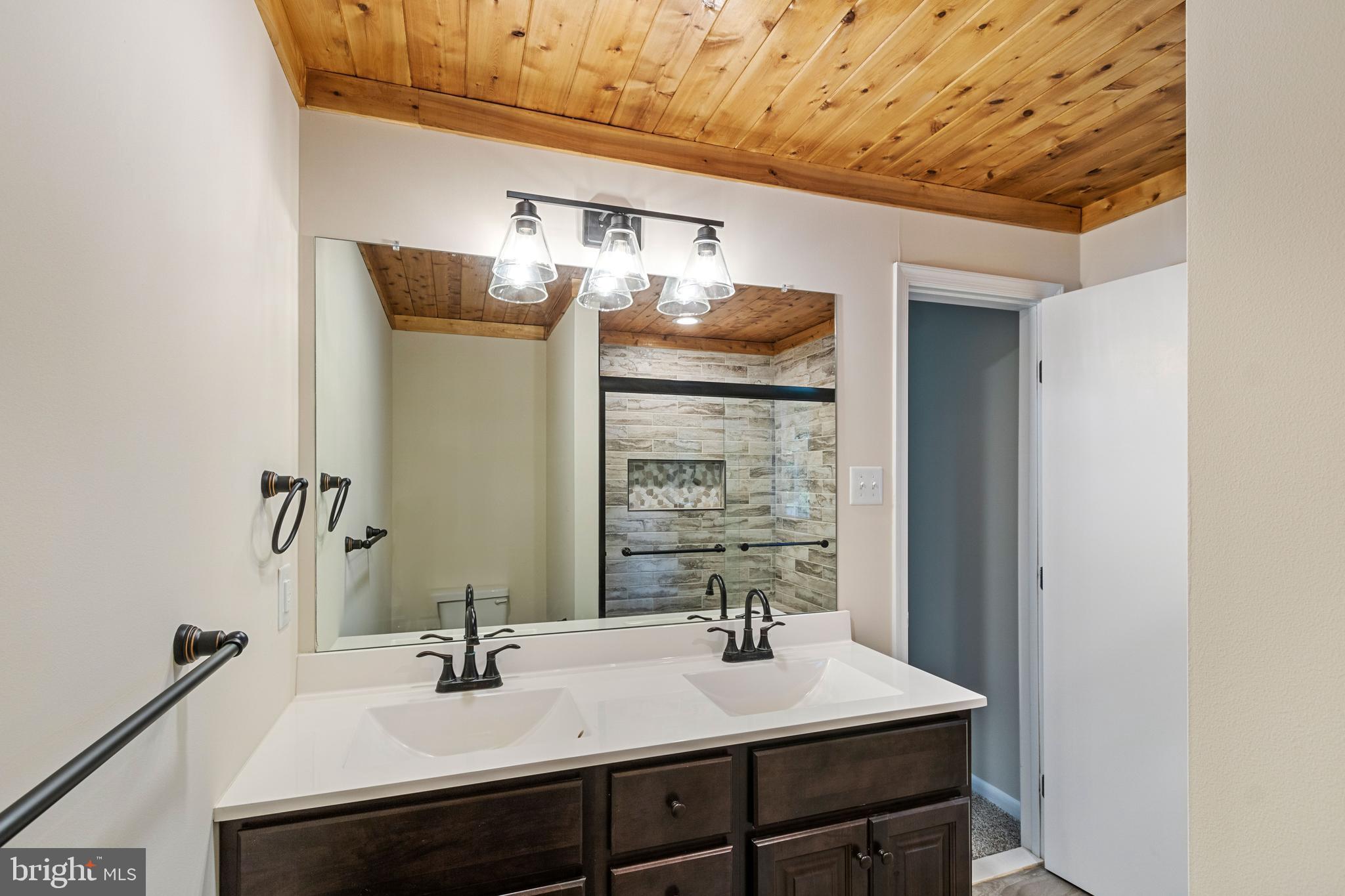 6525 Valley Road La Plata, MD 20646 - Photo 23 of 42 Primary bath