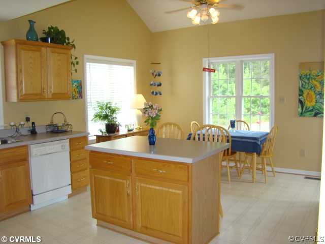 2620 Dorset Ridge Road Powhatan, VA 23139 - Photo 3 of 12 Kitchen - Eat-in Area with Vautled Ceiling. Center