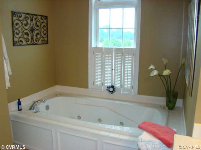 2620 Dorset Ridge Road Powhatan, VA 23139 - Photo 9 of 12 Master Bath - Jetted Tub with Tile surround and Se