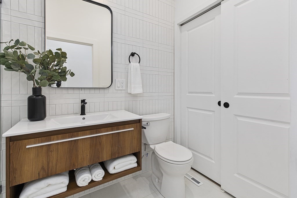 118 Spring Street, Unit 3 Cambridge, MA 02141 - Photo 14 of 15 Gallery Image 14