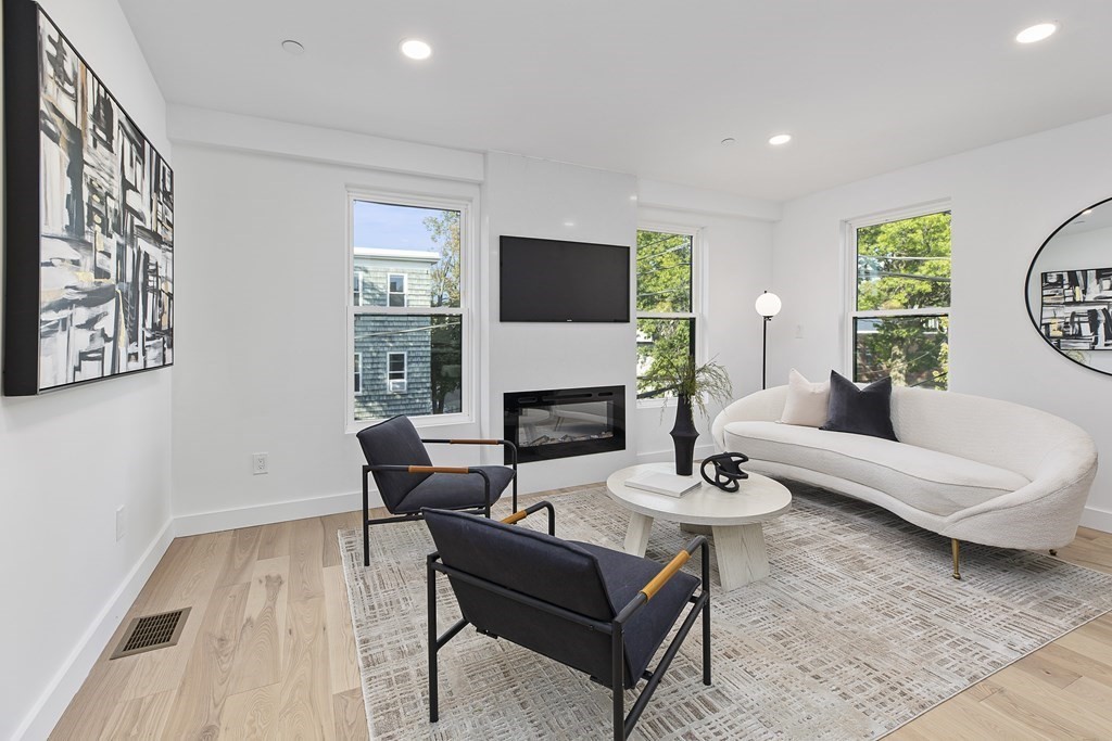 118 Spring Street, Unit 3 Cambridge, MA 02141 - Photo 5 of 15 Gallery Image 5