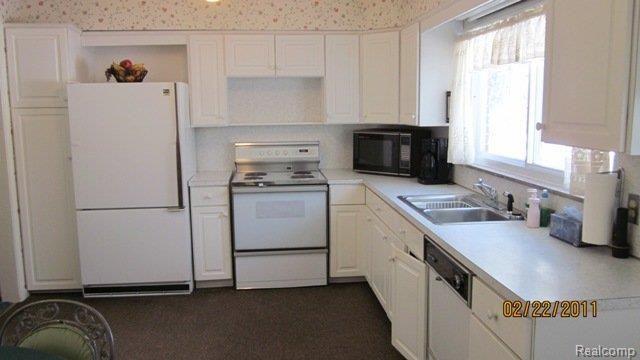 855 East Square Lake Road Troy, MI 48085 - Photo 15 of 25 855 East Square Lake Road 027