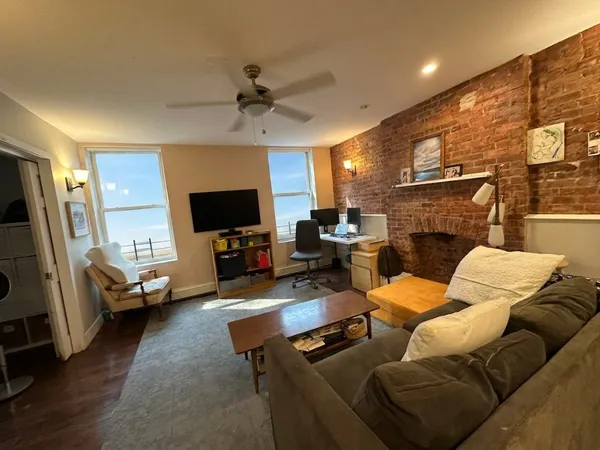 $3,600 | 374 Van Brunt Street, Unit 2 | Red Hook