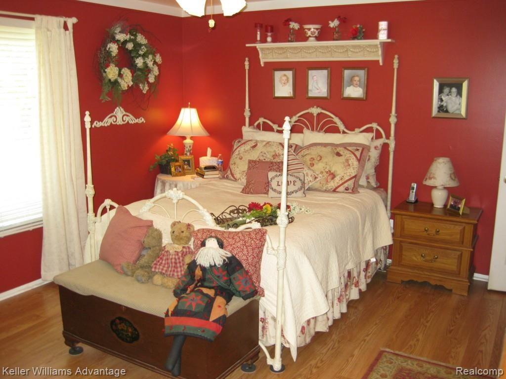 6532 Edgewood Road Canton, MI 48187 - Photo 21 of 32 21 mstr bed.jpg
