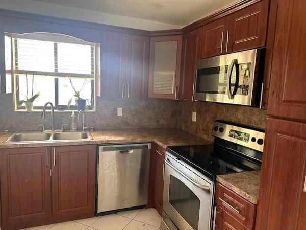 $2,500 | 16206 Laurel Drive, Unit 201, Weston, FL 33326