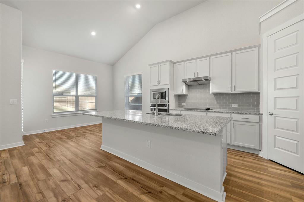 113 Shadow Oak Cove Georgetown, TX 78628 - Photo 9 of 40 Culinary creations come to life in this modern kitchen with ample counter space and a practical layout.